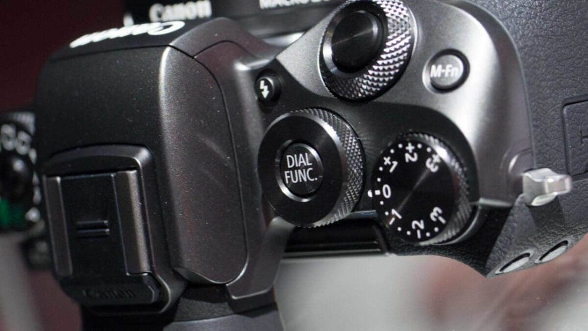Canon EOS M5 Обзор: сборка и обработка