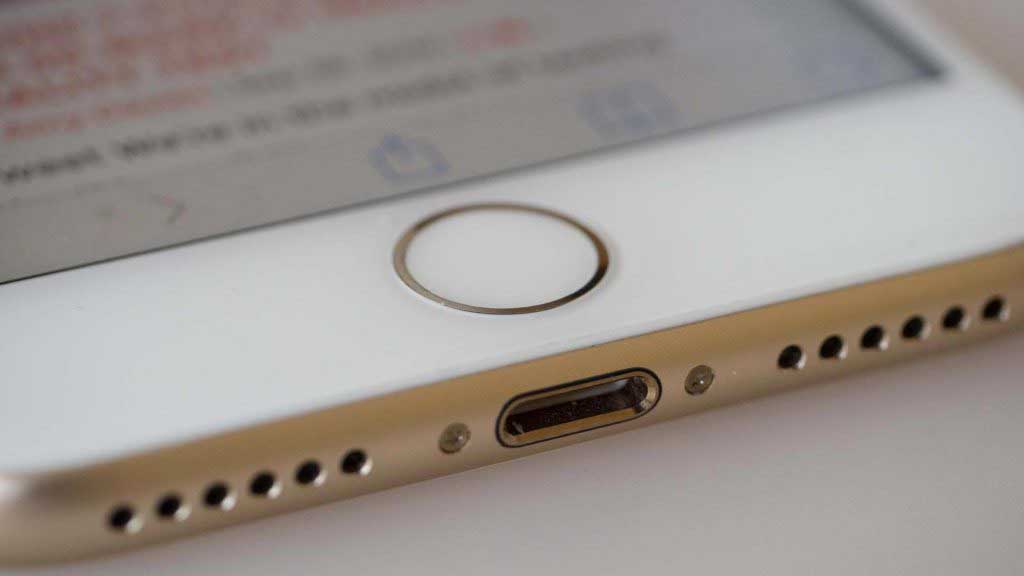 Apple iPhone 7 charging port