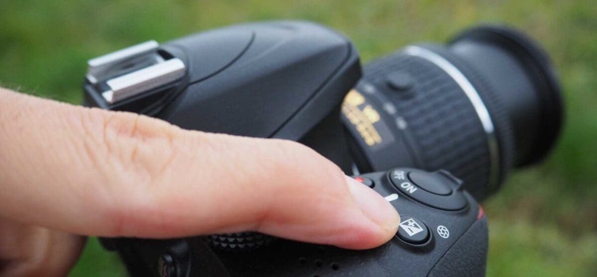 How to use exposure compensation on the Nikon D3400 Camera Jabber