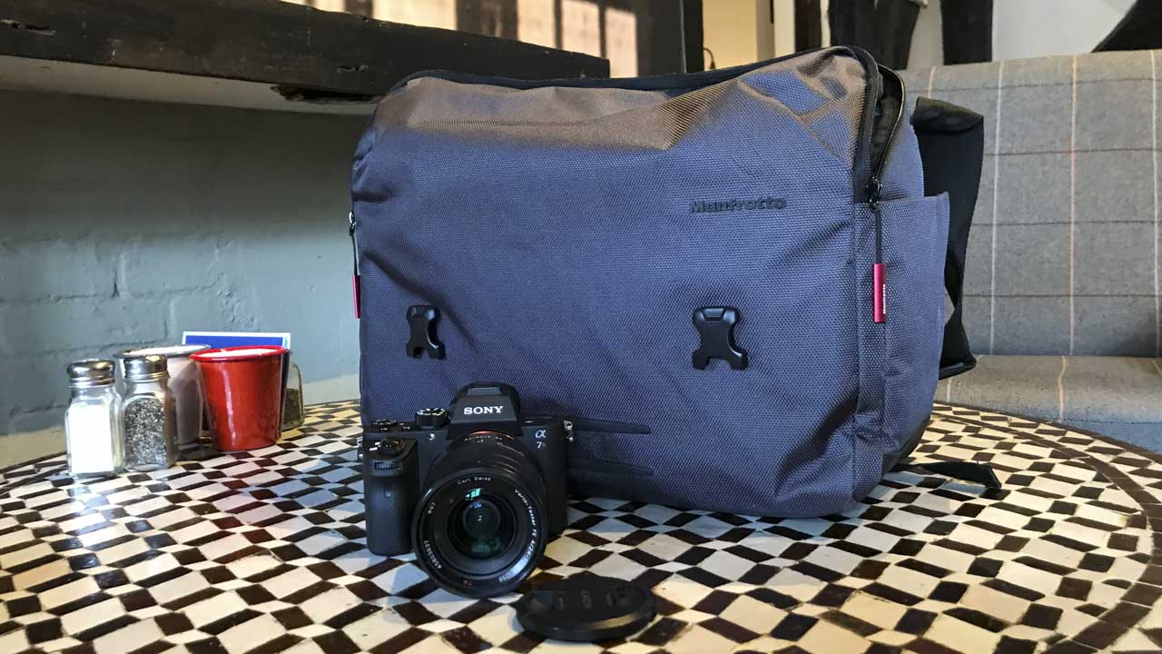 Manfrotto Manhattan camera messenger Speedy-30 Review