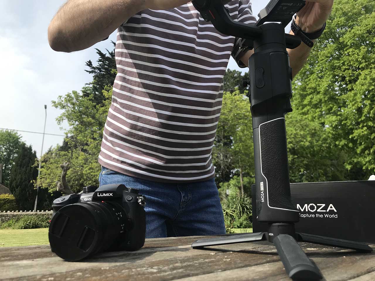 How to balance your camera on the Gudsen Moza Air 2: 01 attach mini tripod