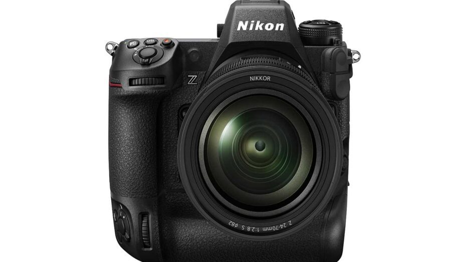 Canon EOS R3 specs include high-speed capabilities, motorsports AF