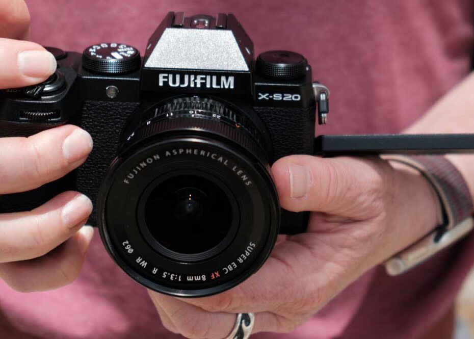 Fujifilm X-S20 - front with screen our